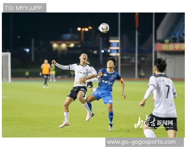 聊足球聊：从绿茵场到球迷心中，探讨足球背后的故事与激情