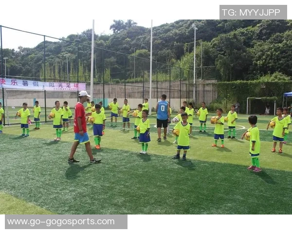 暑假足球培训班开启快乐足球之旅助力孩子们成长与梦想实现